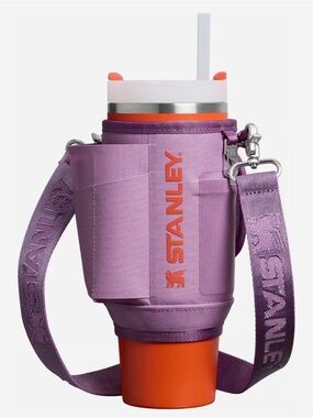 Stanley
The All Day Quencher Carry-All Crossbody Bottle Holder 30oz Lilac